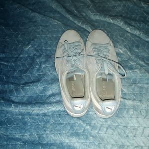 Light blue Pumas